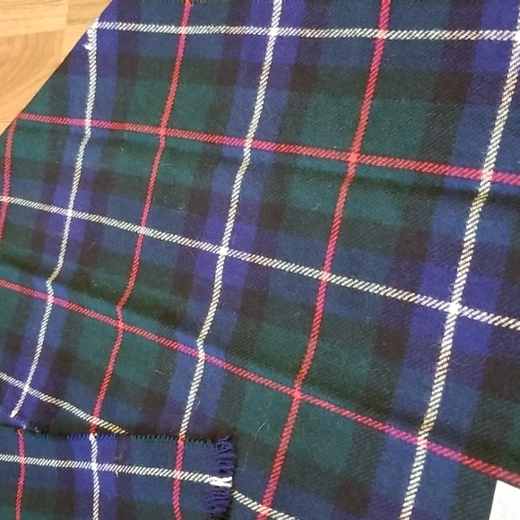 Loch Lomond 100% Pure Wool Plaid Scarf Made in England - Picture 4 of 5